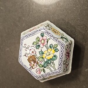 Enamel Box